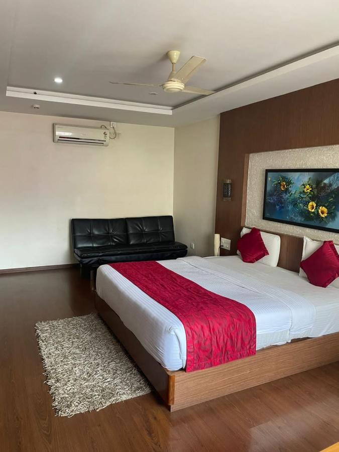 The Lotus Boutique Hotel จิกมากาลูร์ ภายนอก รูปภาพ