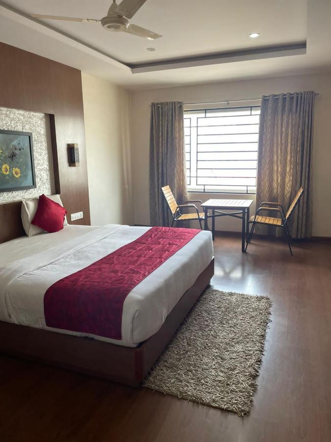 The Lotus Boutique Hotel จิกมากาลูร์ ภายนอก รูปภาพ