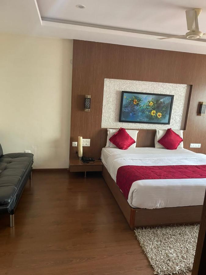 The Lotus Boutique Hotel จิกมากาลูร์ ภายนอก รูปภาพ