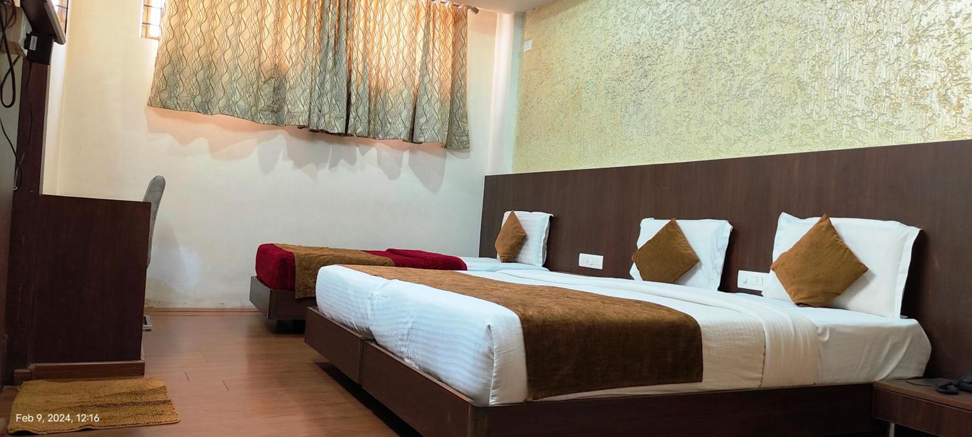 The Lotus Boutique Hotel จิกมากาลูร์ ภายนอก รูปภาพ