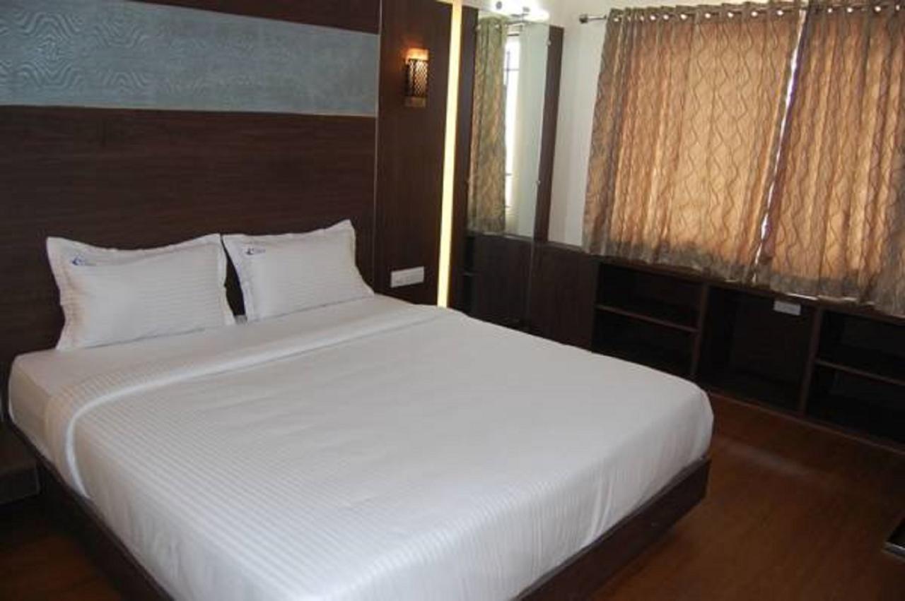 The Lotus Boutique Hotel จิกมากาลูร์ ภายนอก รูปภาพ