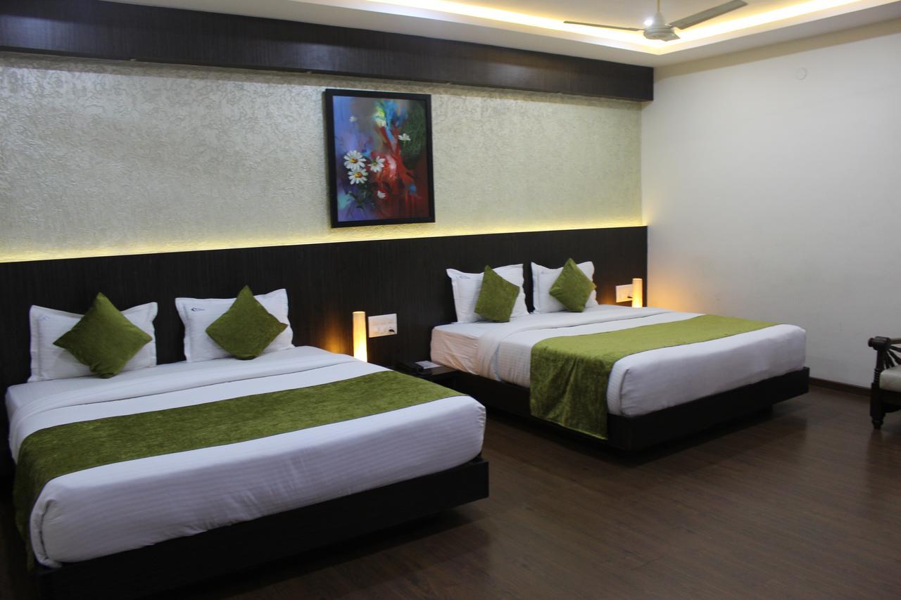 The Lotus Boutique Hotel จิกมากาลูร์ ภายนอก รูปภาพ