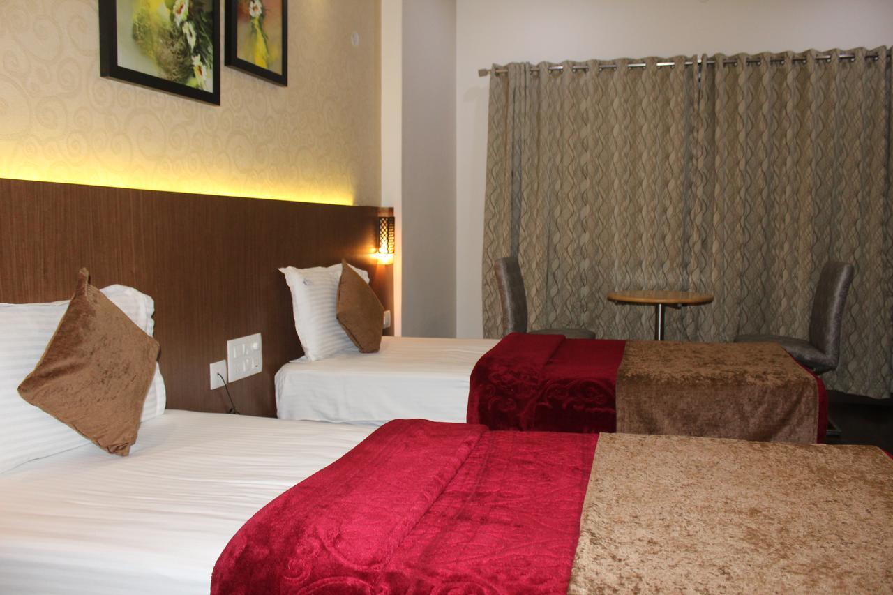 The Lotus Boutique Hotel จิกมากาลูร์ ภายนอก รูปภาพ